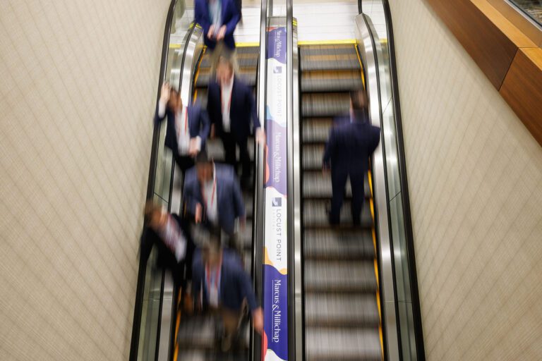 The premier Chicago event photography team for conferences, trade shows, networking events, brand launches, galas and more.